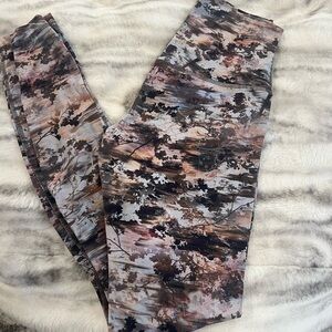 Abstract Brushstroke Floral Leggings in Brown and Black